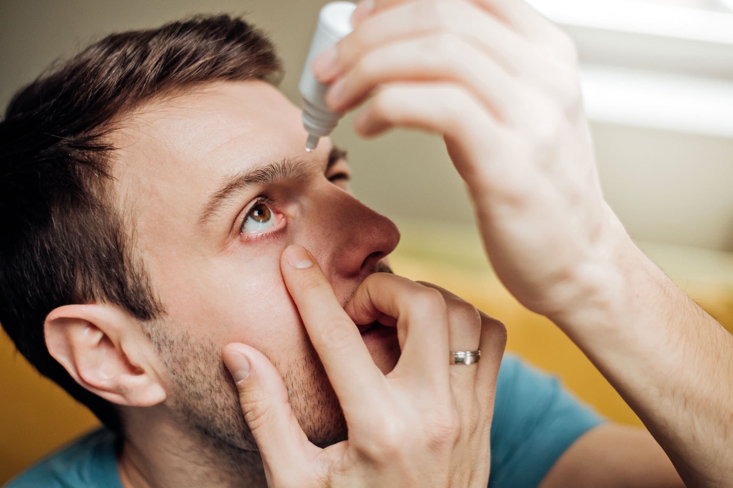 Trockene AUgen Augentropfen / Augensalbe